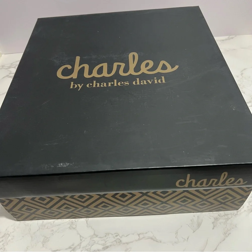 NIB Charles by‎ Charles David Rose Gold Metallic Ankle Boot -- 10
